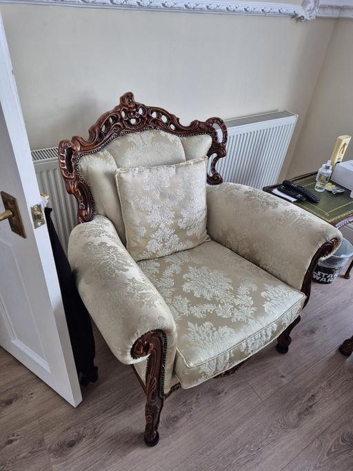 Buy & Sell Deptford South East London - Photos for italian sofa and 2 armchairs