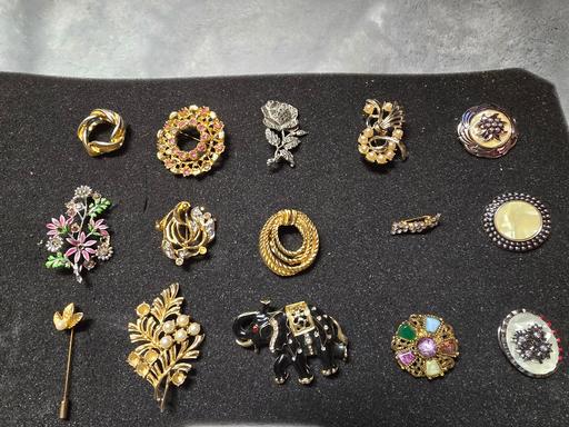 Buy & Sell Rhigos Rhondda Cynon Taf - Photos for selection of brooches