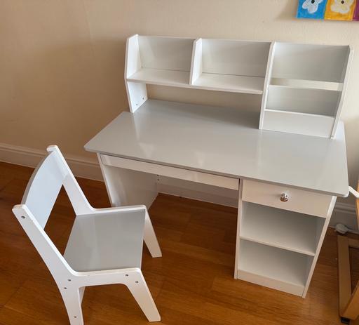 Buy & Sell Millwall East London - Photos for Free Children desk and Chair