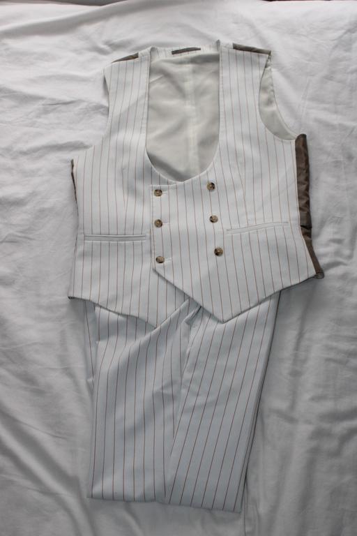 Buy & Sell Wolverhampton West Midlands - Photos for 2 peice white pinstripe suit