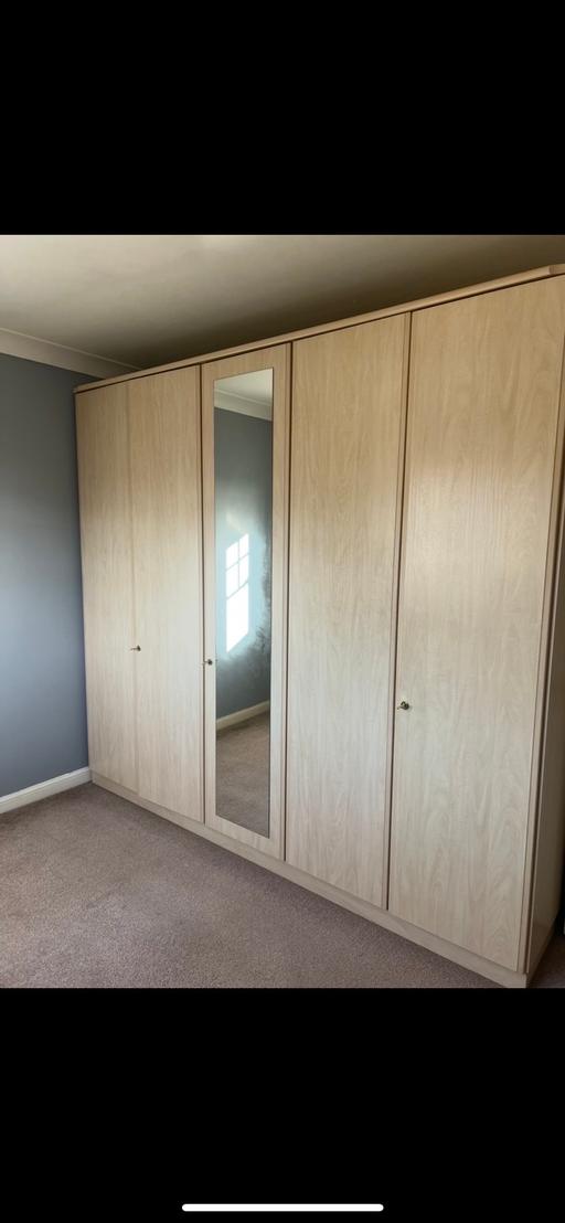 Buy & Sell Upper Clapton East London - Photos for 5 door wardrobe