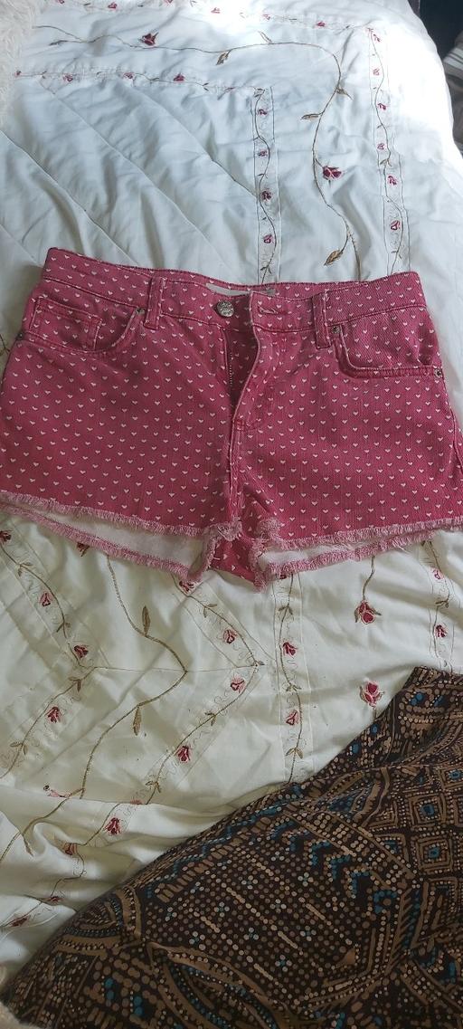 Buy & Sell Asfordby Hill Melton - Photos for size 6/8 heart ❤ pattern denim shorts Topshop