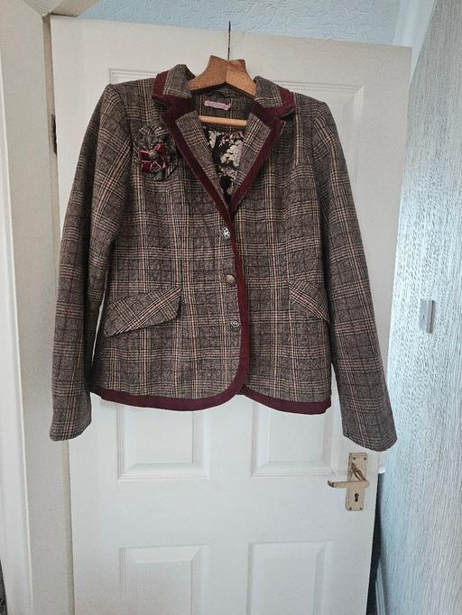 Buy & Sell Newton Doncaster - Photos for Gorgeous Joe Browns jacket, size 14.