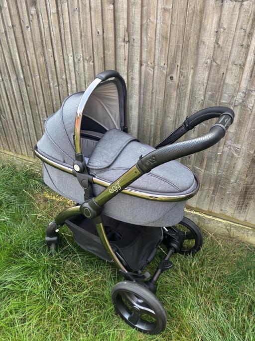 Buy & Sell High Wycombe Buckinghamshire - Photos for Egg 2 quarts pram with car seat and adaptors