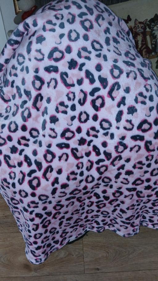 Buy & Sell Selly Oak Birmingham - Photos for Polyester Throw.