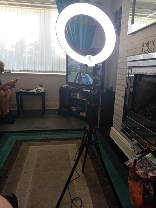 Buy & Sell Page Moss Knowsley - Photos for Ring light with tripod stand