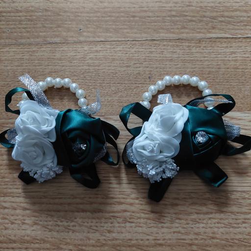 Buy & Sell Ocker Hill Sandwell - Photos for wrist corsage artificial flower dark green x2