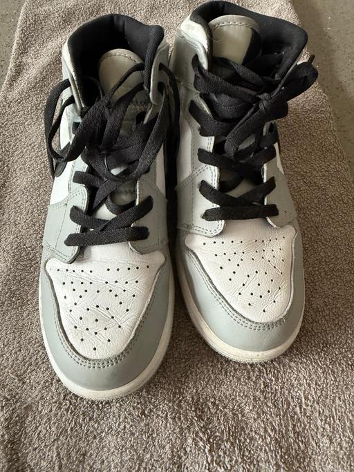 Buy & Sell Tividale Sandwell - Photos for Nike Jordan Air Mids