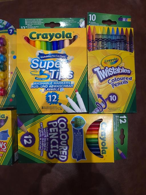 Buy & Sell Loxford East London - Photos for Crayola 70 piece Stationery Set