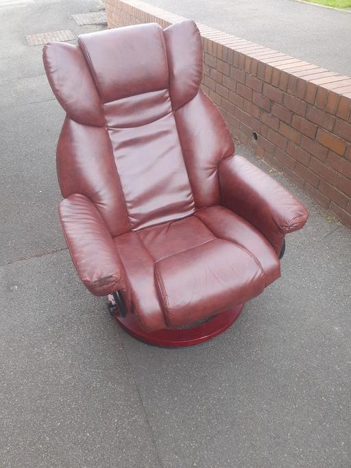 Buy & Sell Pensnett Dudley - Photos for Lovely , Leather Arm Chair , On Base , Spins,
