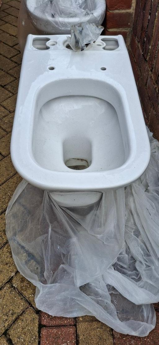 Buy & Sell Cheam Sutton - Photos for Roca The Gap Toilet Pan Close Coupled