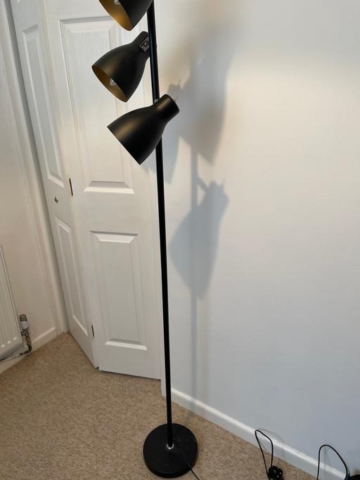 Buy & Sell Rough Close Stafford - Photos for Floor lamp