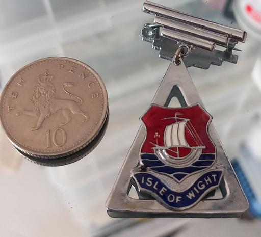 Buy & Sell Thatto Heath Saint Helens - Photos for Vintage enamel isle of Wight brooch