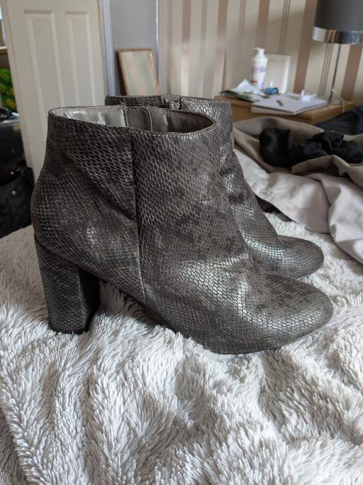 Buy & Sell Waterloo Central London - Photos for Snakeskin boits