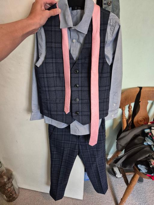 Buy & Sell Rotherhithe South East London - Photos for Boys 3 Piece Suit