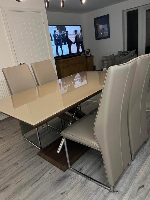 Buy & Sell Green Hammerton North Yorkshire - Photos for Dining table & four chairs