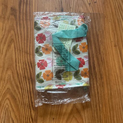 Buy & Sell Atherton Wigan - Photos for Save The Planet Floral Small Cooler Bag
