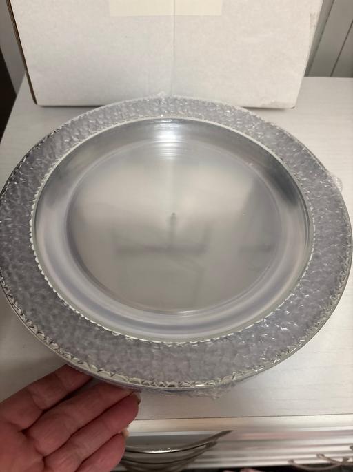 Buy & Sell Duckmanton Chesterfield - Photos for Matana hammered silver boarder plates