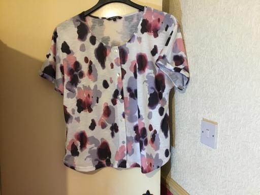 Buy & Sell Woodcross Wolverhampton - Photos for Ladies Top Size 22 not Button Through