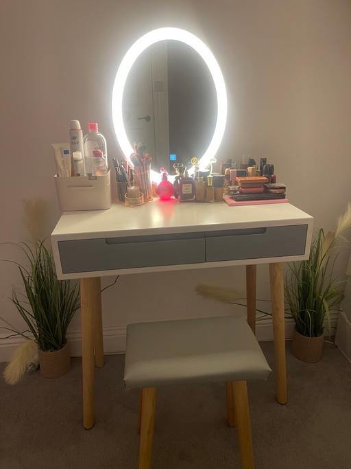 Buy & Sell Waltham Forest East London - Photos for Make up table and chair