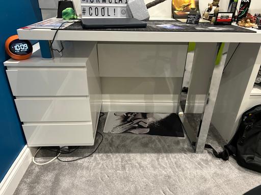 Buy & Sell Penn Wolverhampton - Photos for Desk with drawers