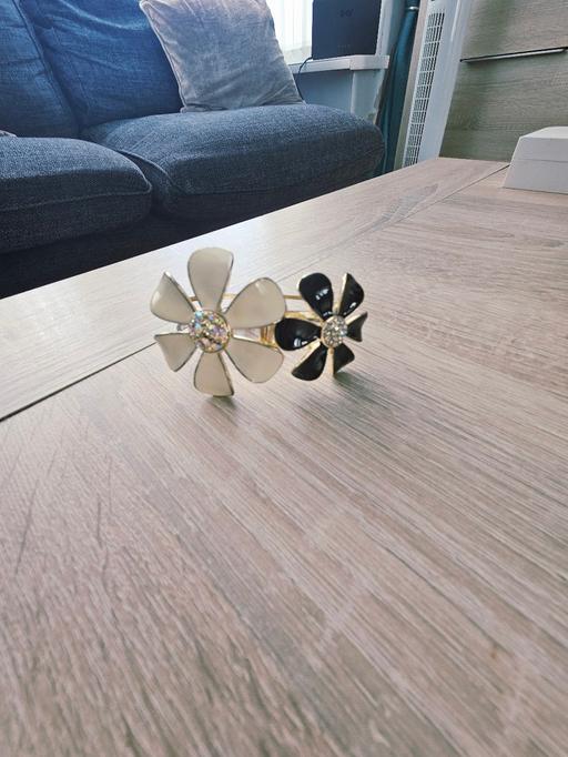 Buy & Sell Newton Doncaster - Photos for Flower bracelet
