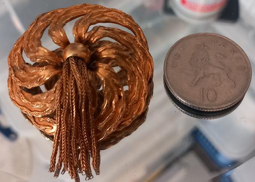 Buy & Sell Thatto Heath Saint Helens - Photos for Vintage heavy rolled gold tassle brooch