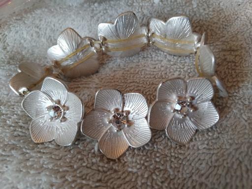 Buy & Sell Kemsley Swale - Photos for flower crystal braclet
