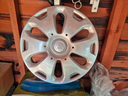 Vehicles Rhiwbina Cardiff - Photos for Two 14'' Ford hubcaps
