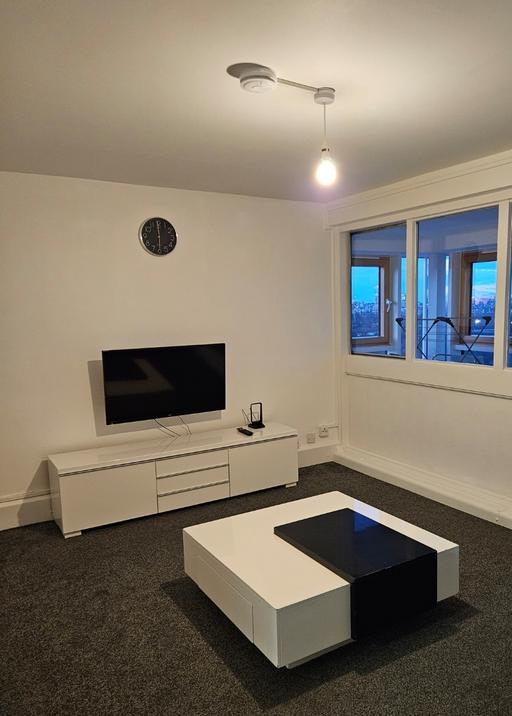Buy & Sell Battersea South West London - Photos for Tv stands with a coffee table