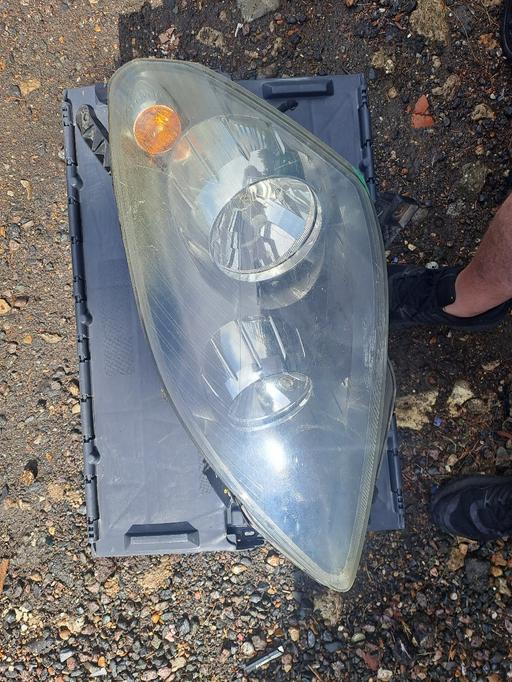 Vehicles South Ockendon Thurrock - Essex - Photos for vauxhall zafira front lights