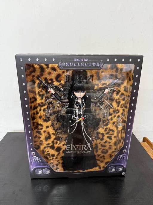 Buy & Sell Romford Barking and Dagenham - Photos for Skullector Mistress of the Dark Elvira