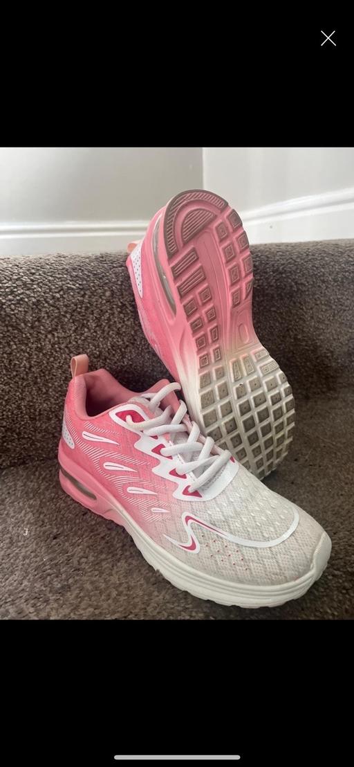 Buy & Sell Conisbrough Doncaster - Photos for Hardly worn size 5 (38) trainers