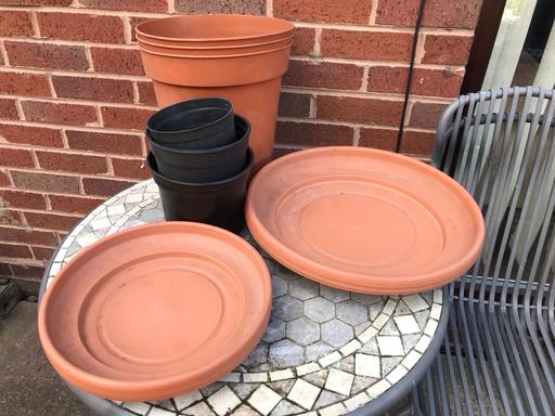 Buy & Sell Quarry Bank Dudley - Photos for 3 large Flower Pots & 3 saucers