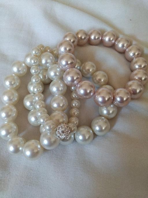 Buy & Sell Milton Regis Swale - Photos for 4 pearl bracelets