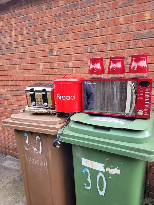 Buy & Sell Bentley Walsall - Photos for microwave,toaster, bread bin