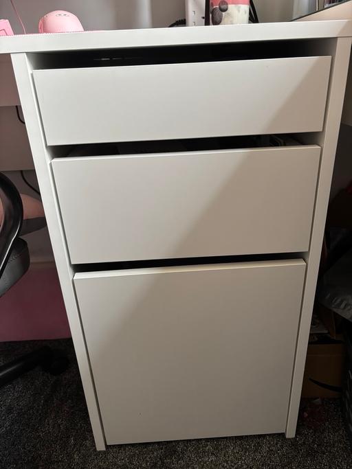 Buy & Sell Thurmaston Charnwood - Photos for White - 2 Drawer & 1 Cupboard Desk Only