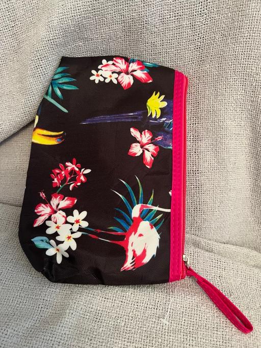 Buy & Sell Easington Lane Sunderland - Photos for Make Up Bag ( New )