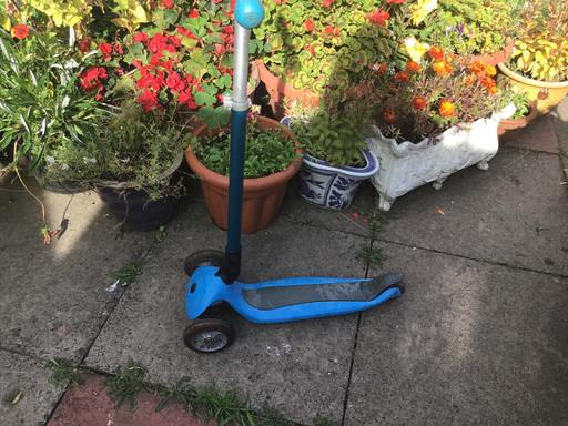 Buy & Sell Essington Wolverhampton - Photos for Blue scooter