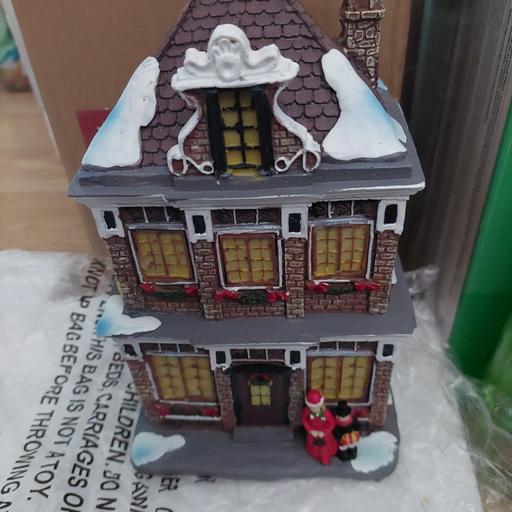 Buy & Sell Ocker Hill Sandwell - Photos for christmas led resin christmas couple house