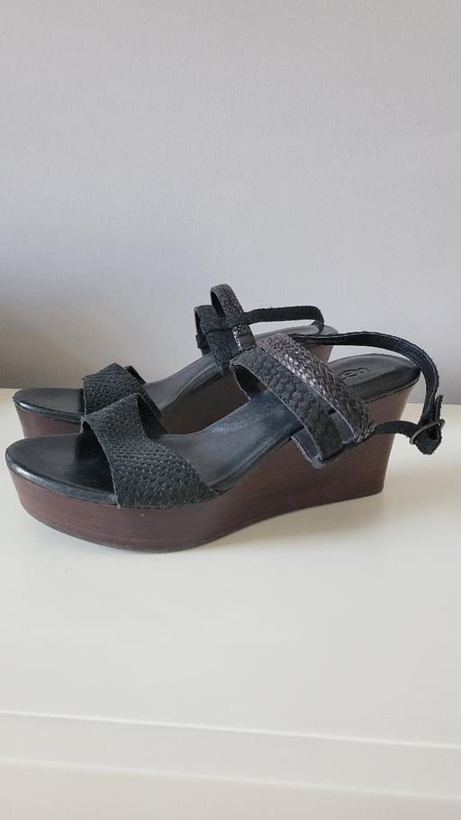 Buy & Sell Hadley Telford and Wrekin - Photos for UGG Women Lira Mar Wedge Sandals Size3