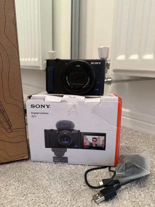 Buy & Sell Bilston Wolverhampton - Photos for SONY ZV-1 Vlog Digital Camera & Tripod