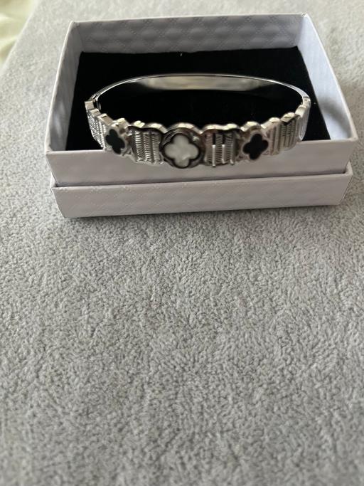 Buy & Sell Hamilton South Lanarkshire - Photos for Lovely new boxed bracelet