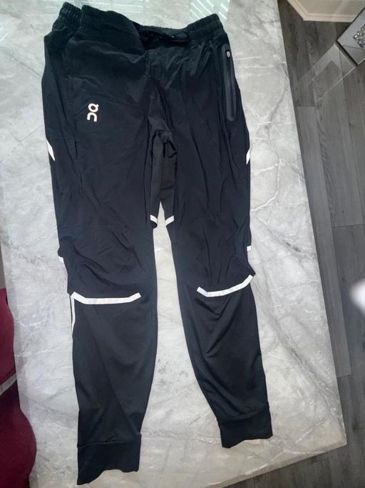 Buy & Sell Walton Liverpool - Photos for On running tracksuit