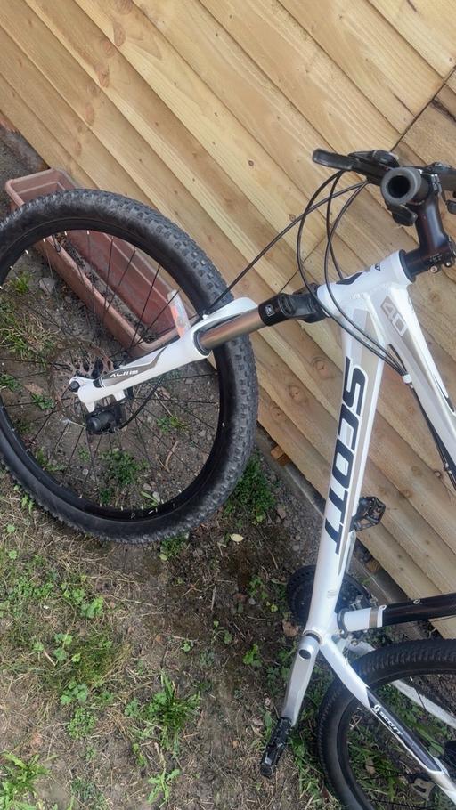 Buy & Sell Cross Green Leeds - Photos for Scott bike white