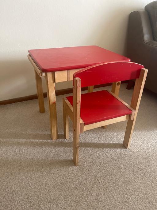 Buy & Sell Queensway Central London - Photos for Wooden table with a little chair