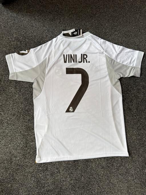 Buy & Sell Neasden North West London - Photos for Withe and black adidas Real Madrid 25/26 home