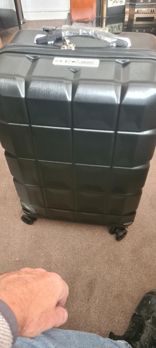 Buy & Sell Moseley Village Wolverhampton - Photos for 24 inch suitcase