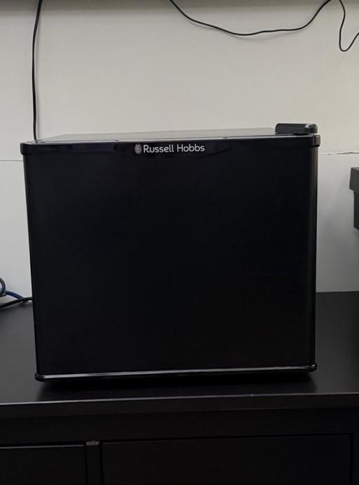 Buy & Sell Beddington Sutton - Photos for Russell Hobbs 17L Black Mini-Fridge