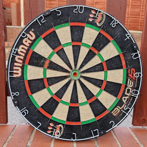 Buy & Sell Dudley Town Centre Dudley - Photos for Winmau Blade Dart Board. used